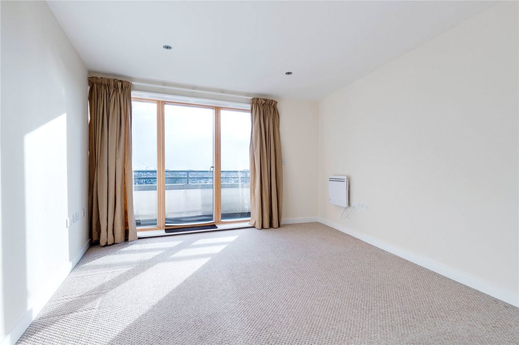 Property photo 2 of 9 Picture No. 15