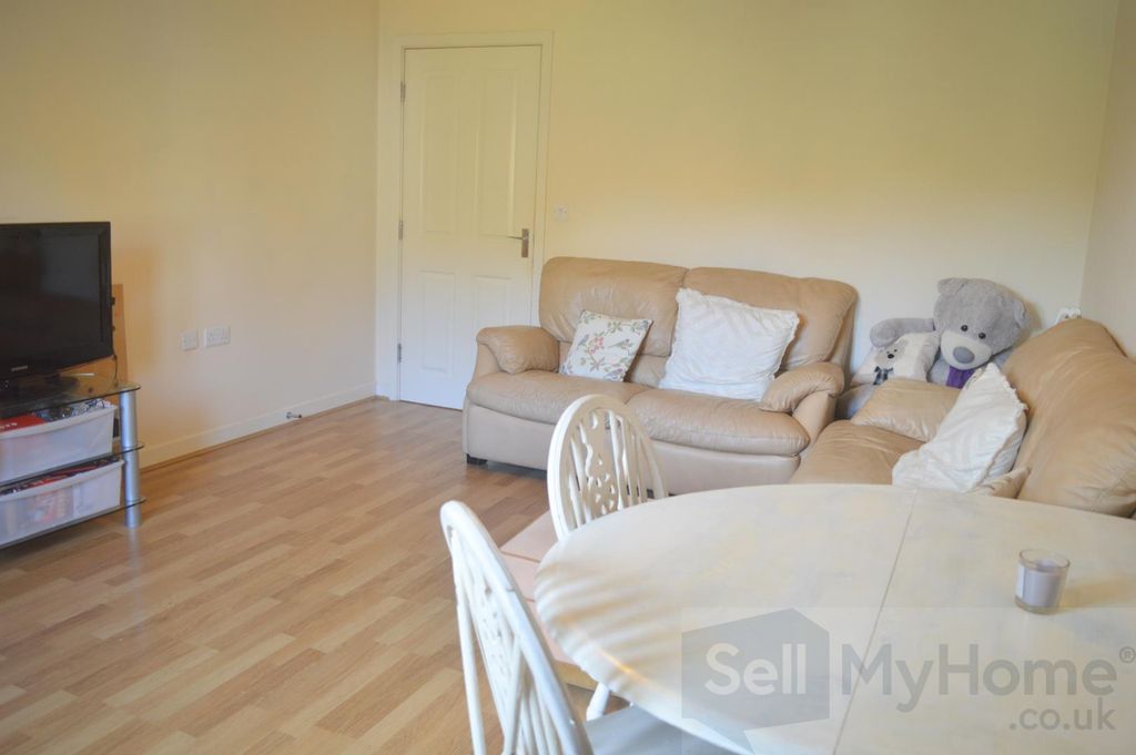 Property photo 3 of 11 Lounge / Dining Room