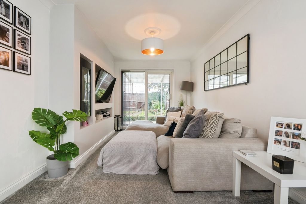 Property photo 2 of 17 Photo