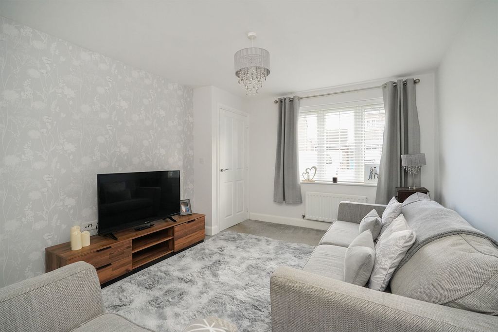 Property photo 2 of 24