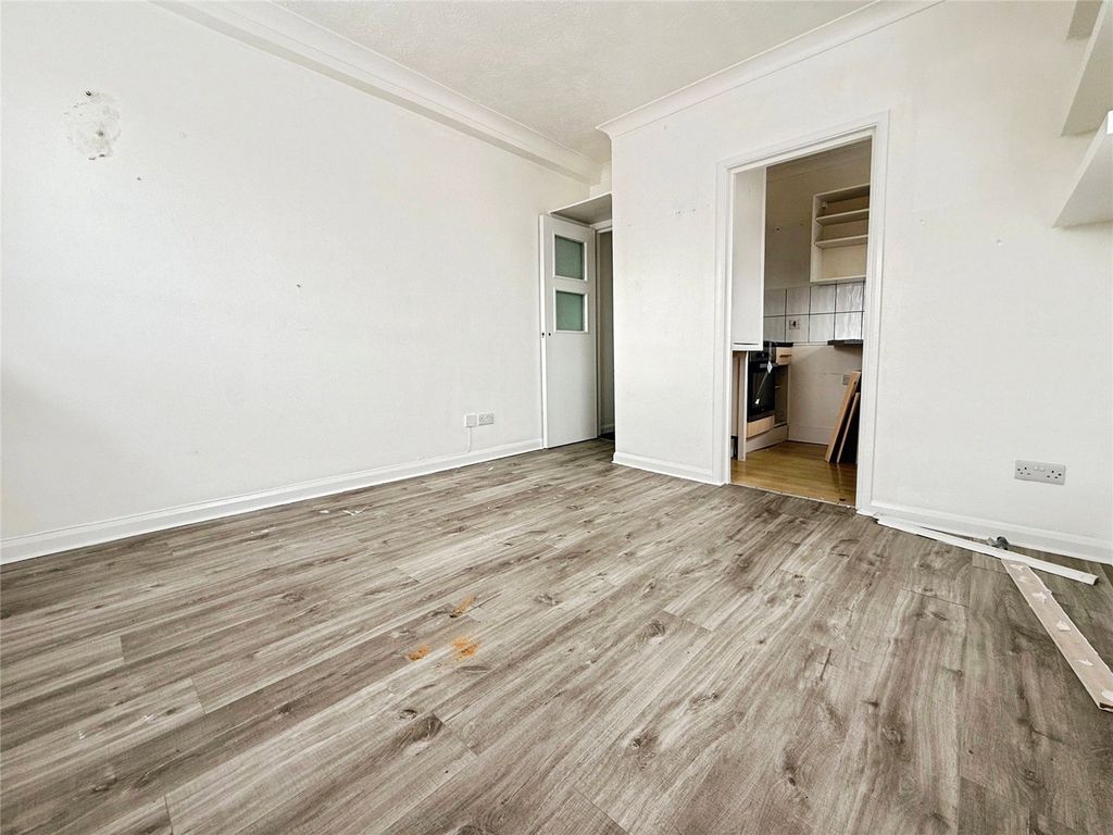 Property photo 2 of 7 Living Room