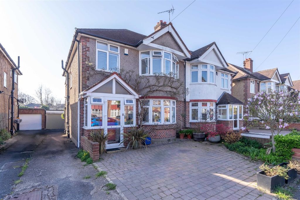 Property photo 2 of 33 60 Bassett Gardens, Isleworth Tw7 4Qy-1.Jpg