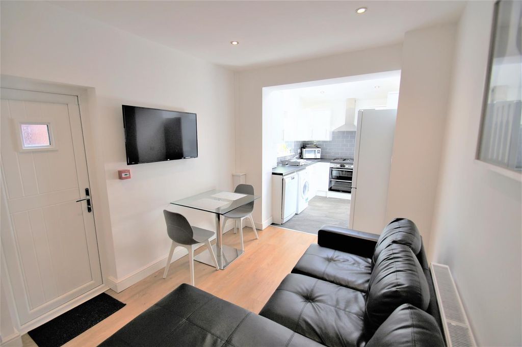 Property photo 1 of 28