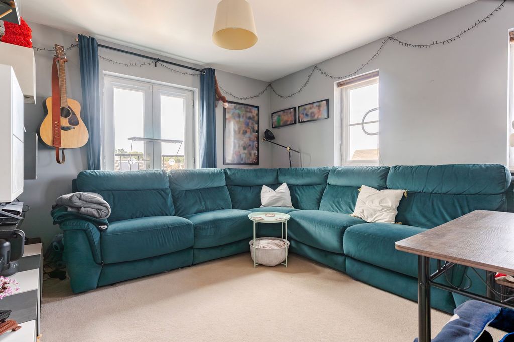 Property photo 2 of 11