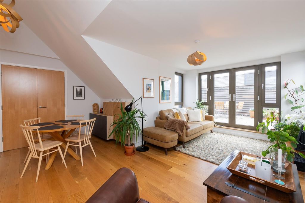 Property photo 3 of 17 30-Hope-Quay-Bs1-21.Jpg