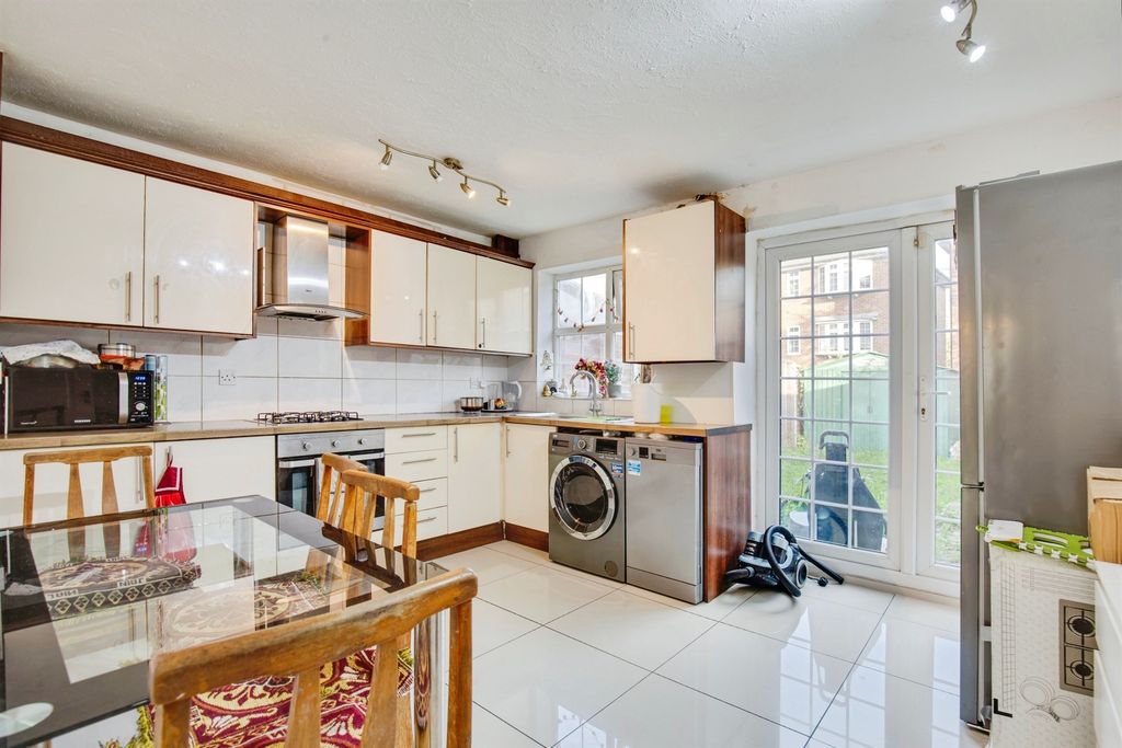 Property photo 2 of 11