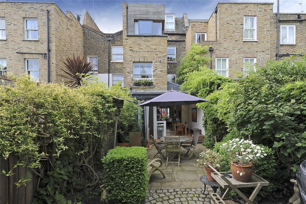 Property photo 3 of 10 Garden