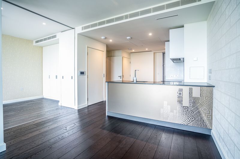 Property photo 3 of 13 Lounge/Bedroom