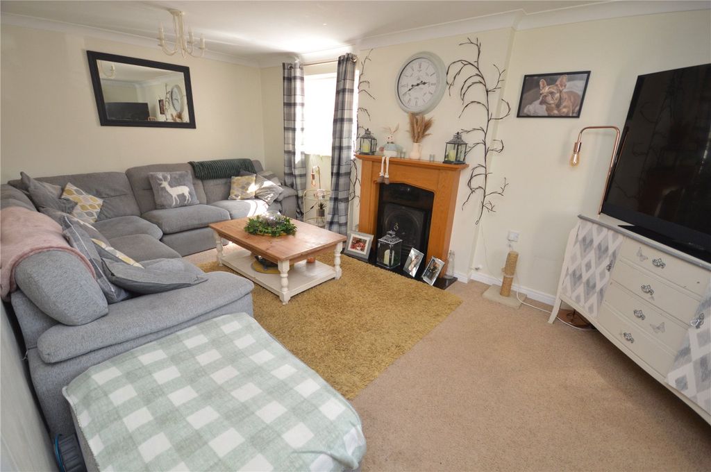 Property photo 2 of 12 Living Room