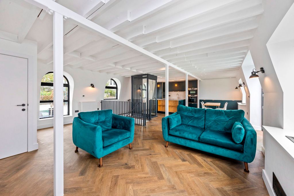 Property photo 3 of 27