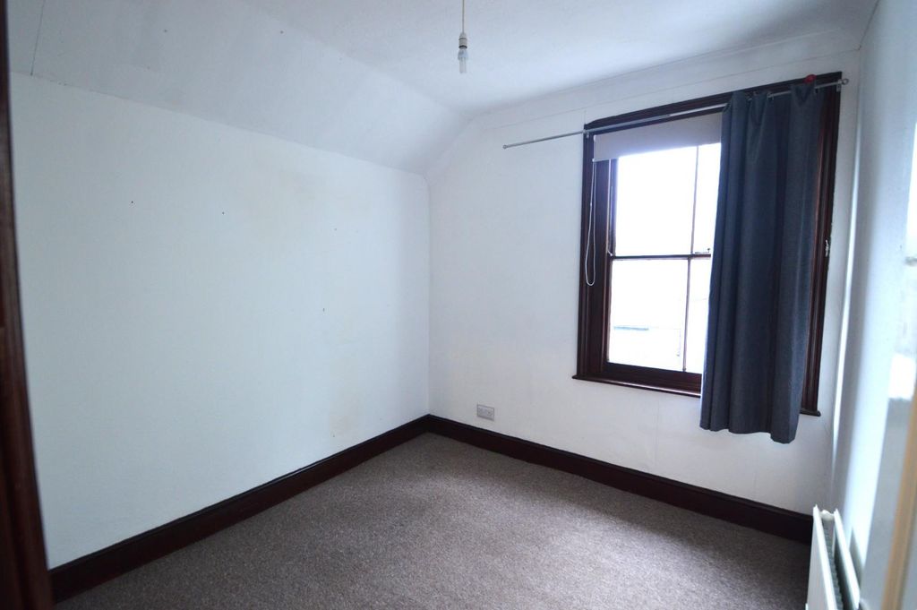 Property photo 3 of 7 Bed 2.Jpg