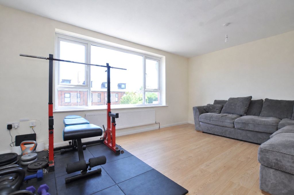 Property photo 3 of 8 Picture No. 05