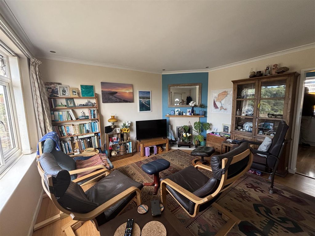Property photo 2 of 14 Sitting Room