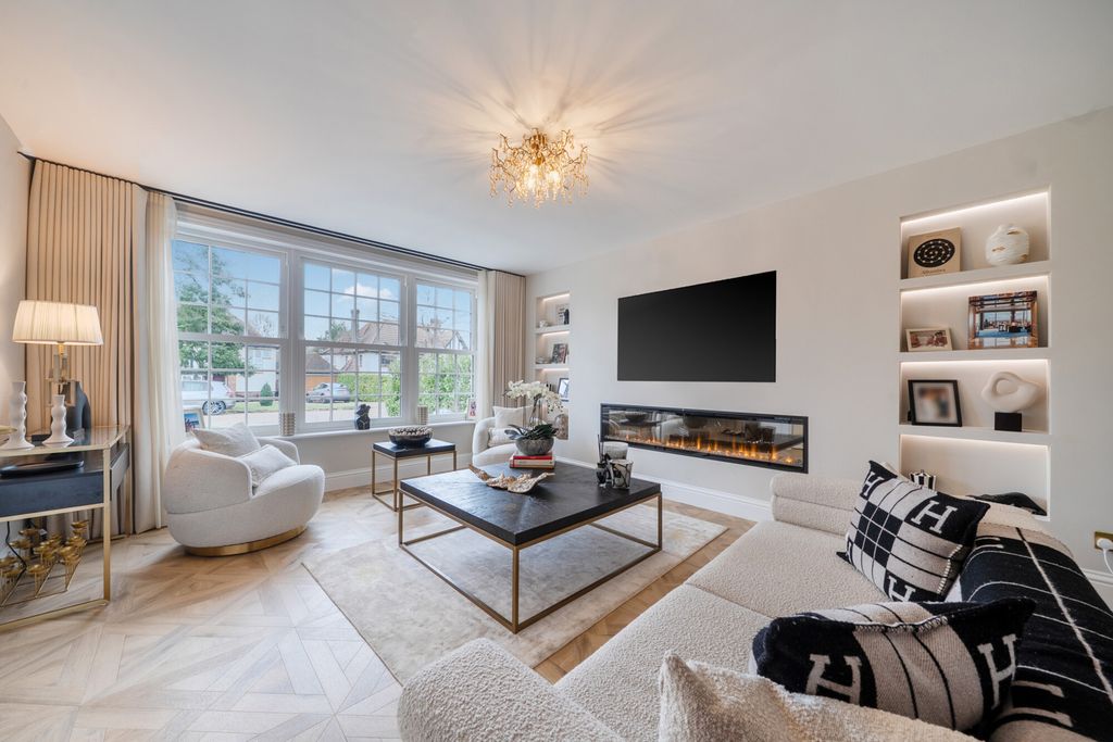 Property photo 2 of 30 1411065-33-698F75...