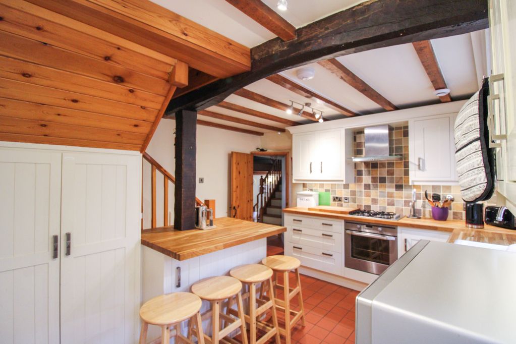 Property photo 2 of 11 Kitchen