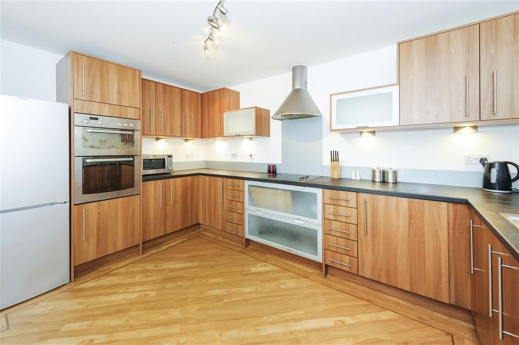 Property photo 3 of 8 Kitchen