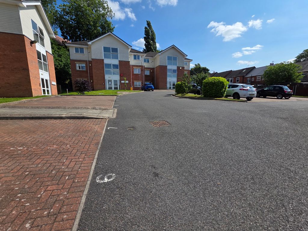 Property photo 2 of 17
