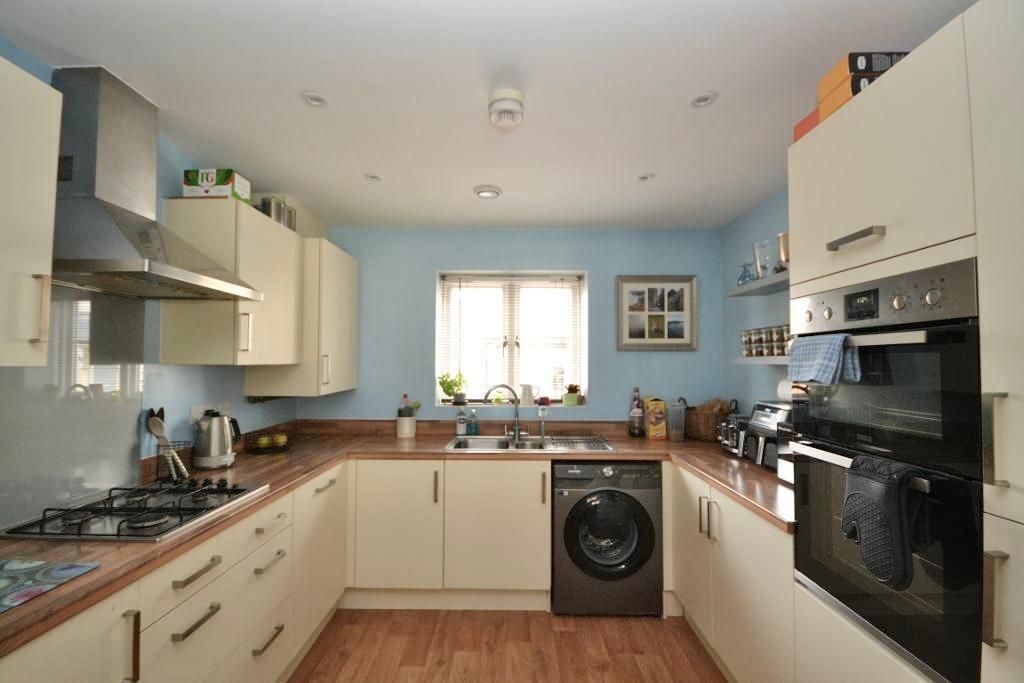 Property photo 2 of 15 Kitchen