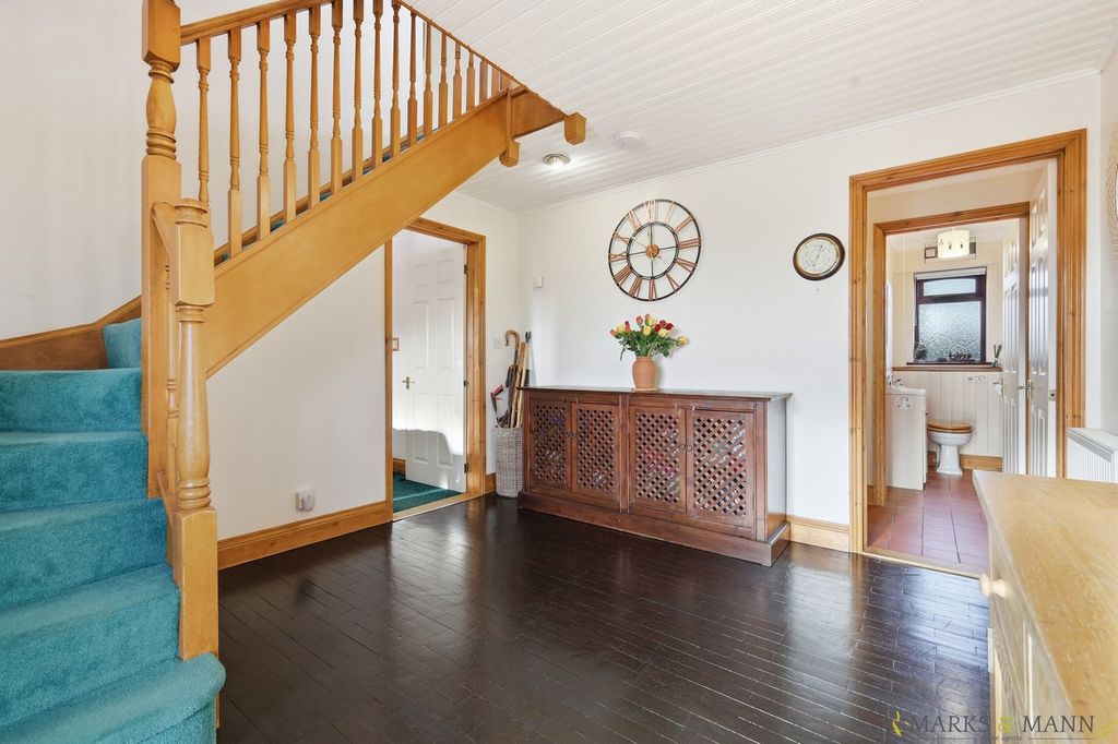 Property photo 3 of 34