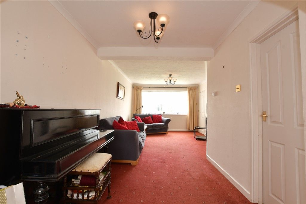 Property photo 1 of 15 Lounge