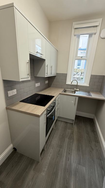 Property photo 2 of 7 Kitchen