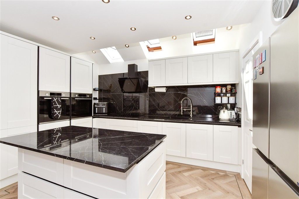 Property photo 3 of 16 Kitchen