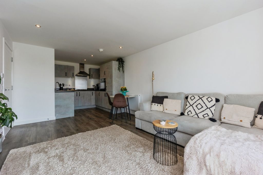 Property photo 3 of 21 Pbox-Img.Jpg