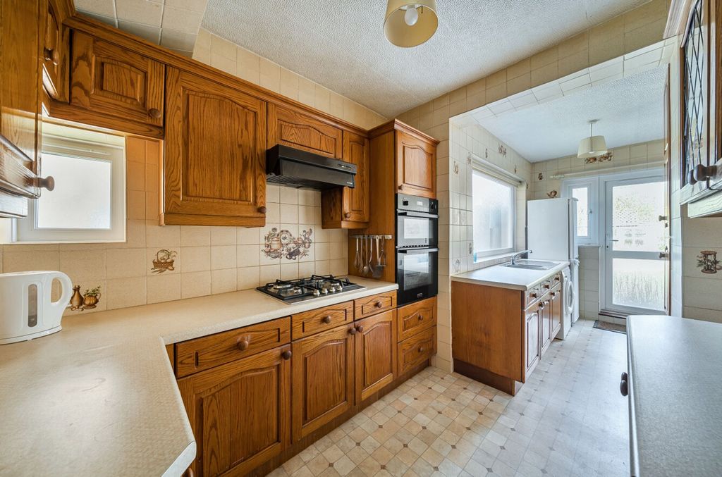 Property photo 3 of 14