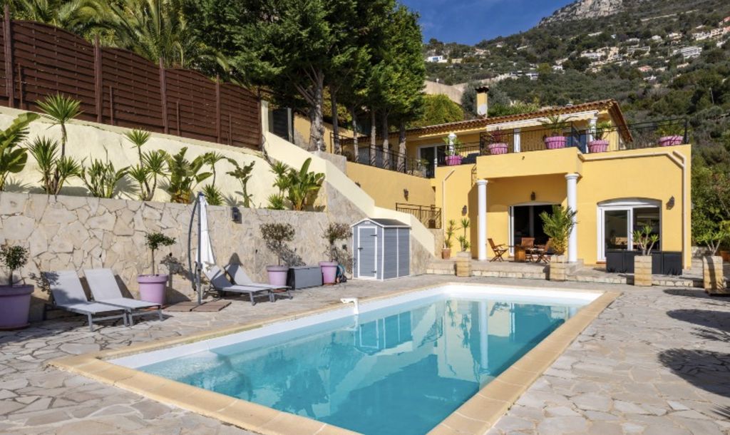 Property photo 2 of 14