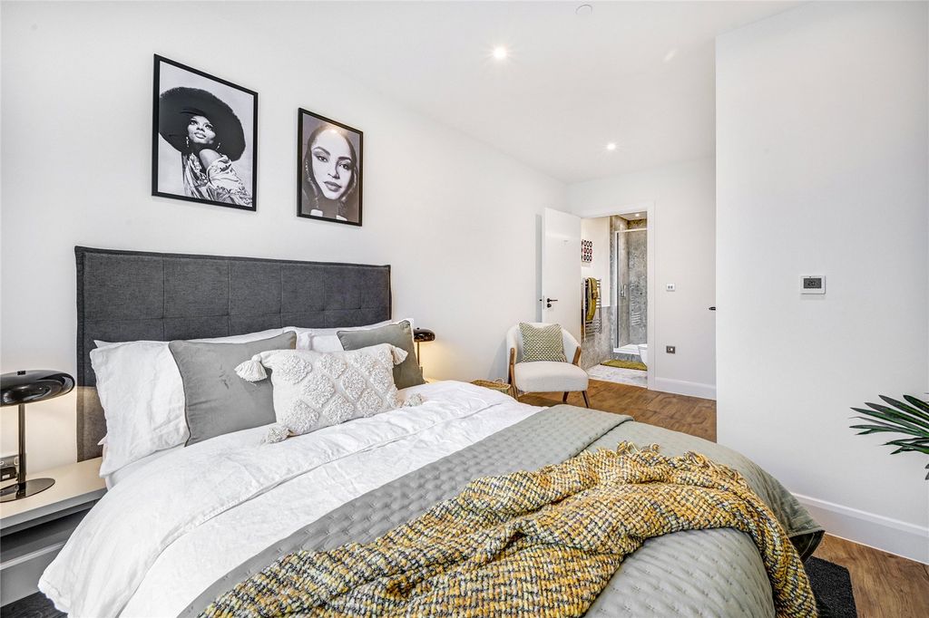 Property photo 2 of 20 Picture No. 11