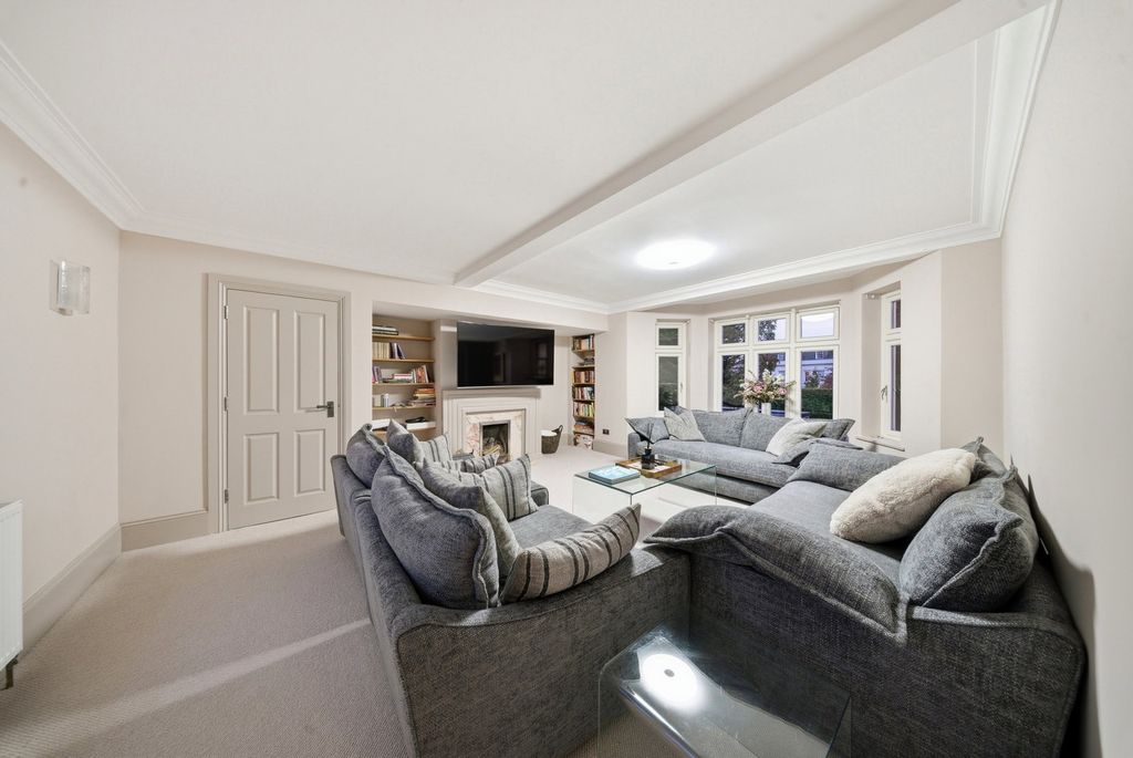 Property photo 3 of 28