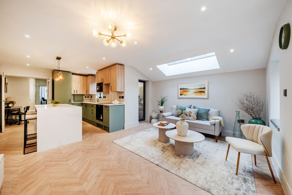 Property photo 1 of 17 1394440-13-69492d...