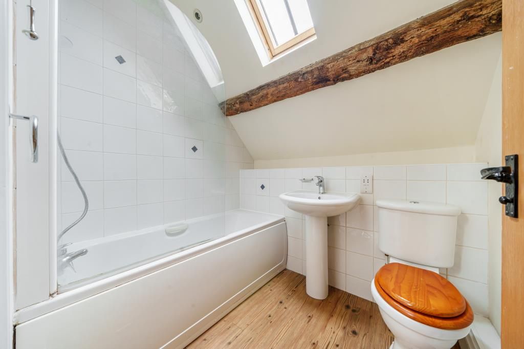 Property photo 3 of 10 Bathroom