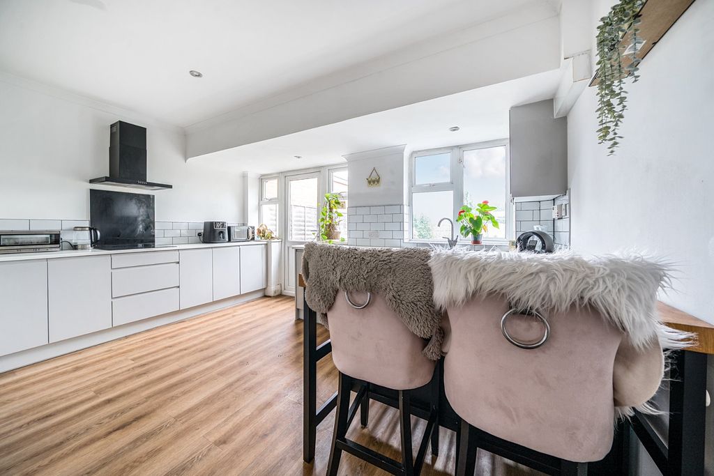 Property photo 3 of 15 Picture No. 11