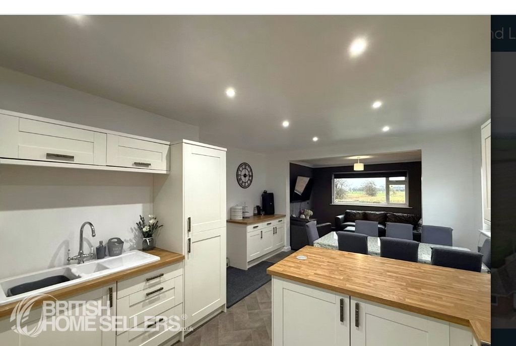 Property photo 2 of 27 Picture No. 29