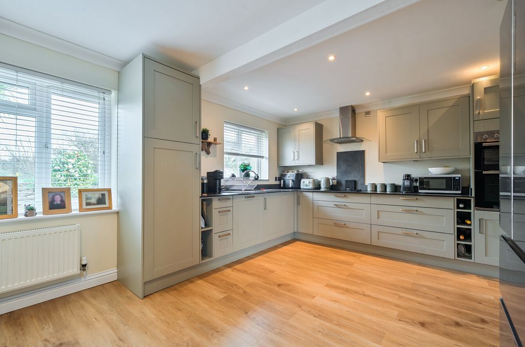 Property photo 2 of 12 2 - 1425726-20-69B030...