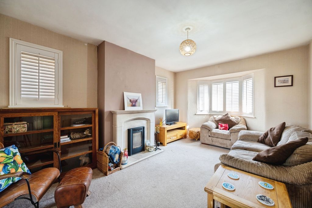 Property photo 2 of 17 Photo