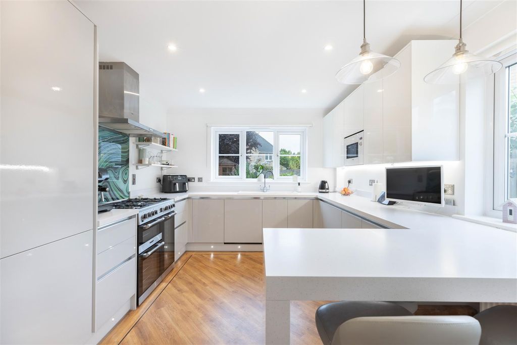 Property photo 2 of 27 825A3976-Hdr.Jpg