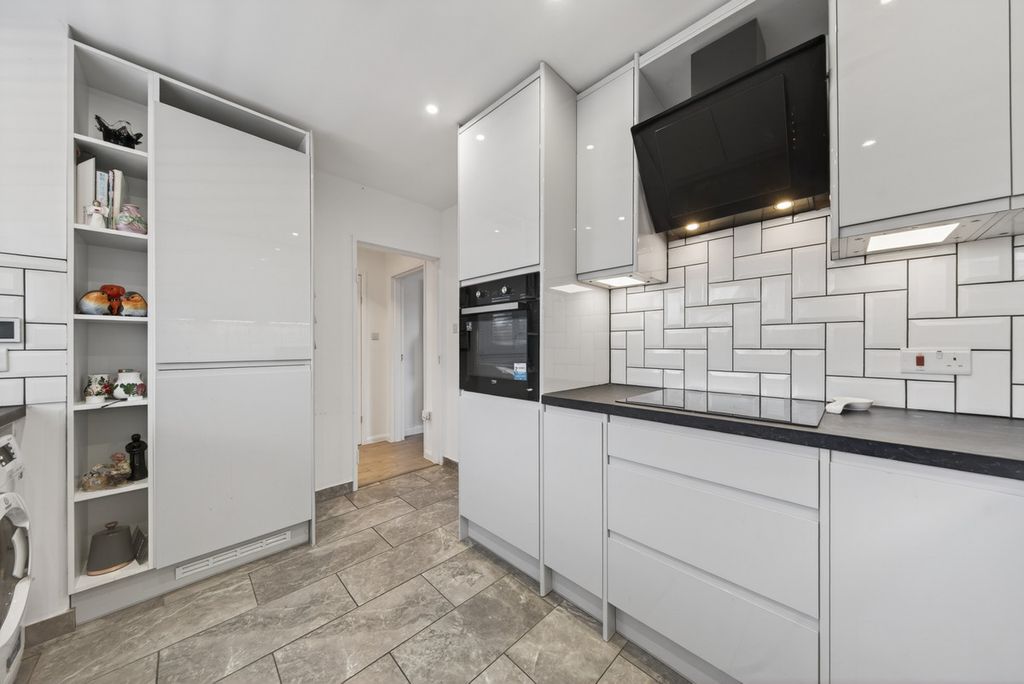 Property photo 3 of 25