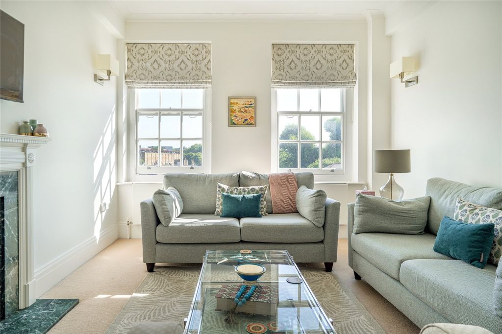 Property photo 1 of 11 Reception Room