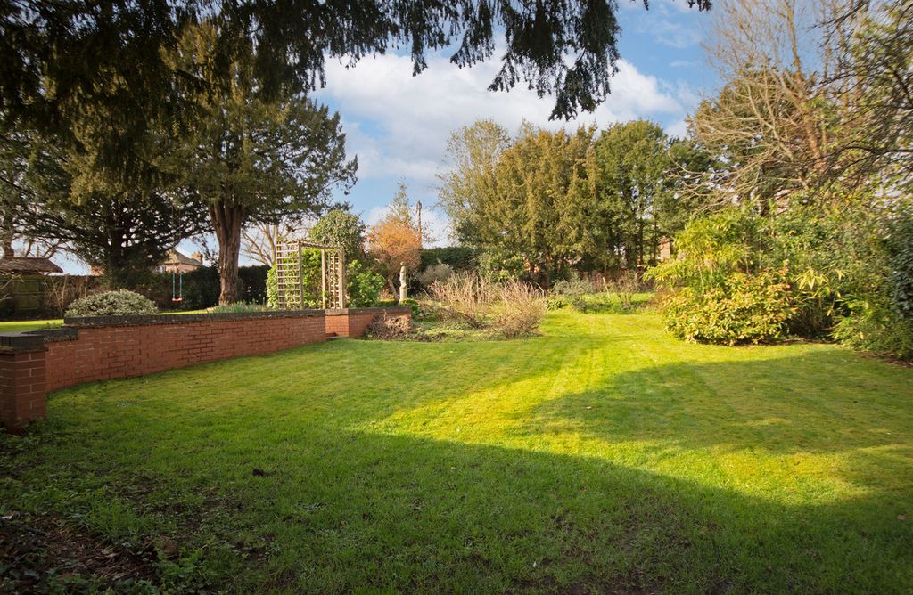 Property photo 2 of 25