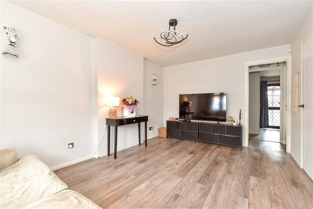 Property photo 3 of 11 Lounge