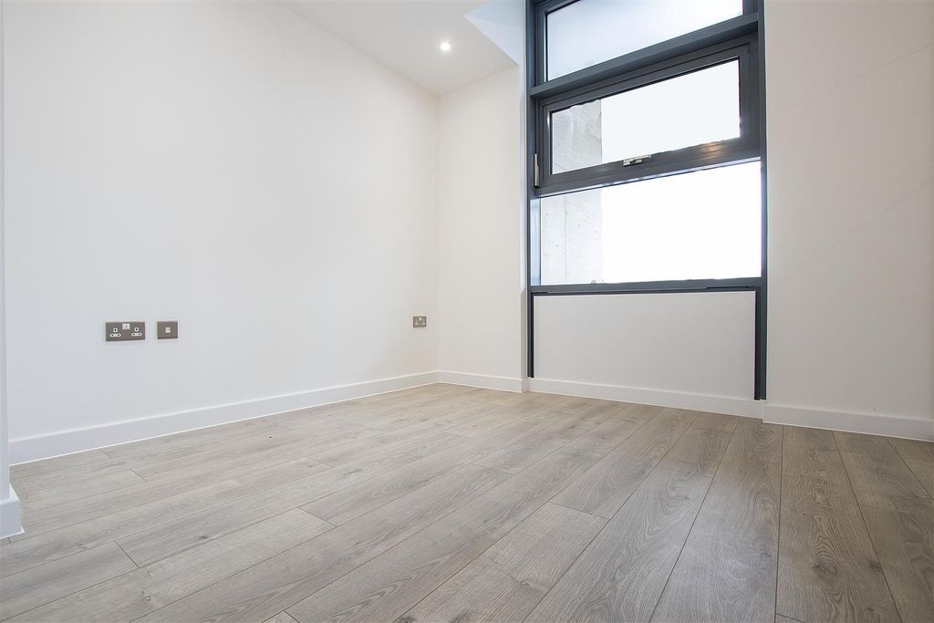 Property photo 2 of 7 5.Jpg