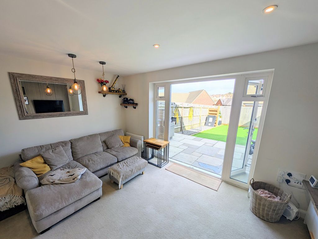 Property photo 2 of 27