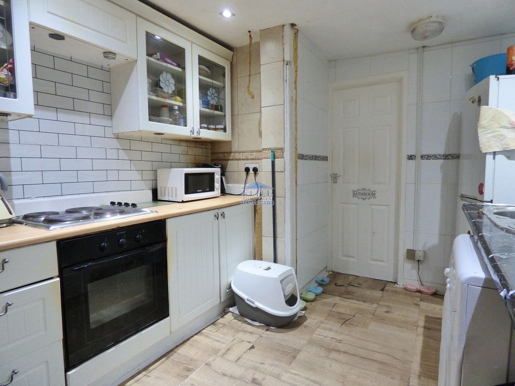 Property photo 2 of 13 Kitchen