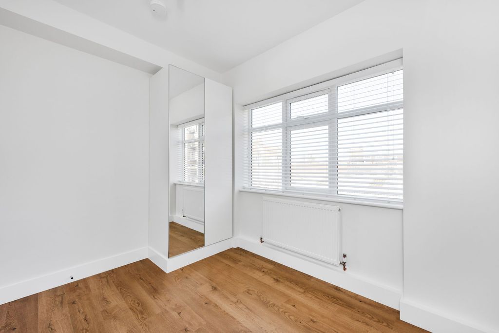 Property photo 3 of 18 Bedroom