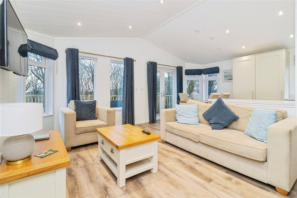 Property photo 3 of 14 Picture No. 25