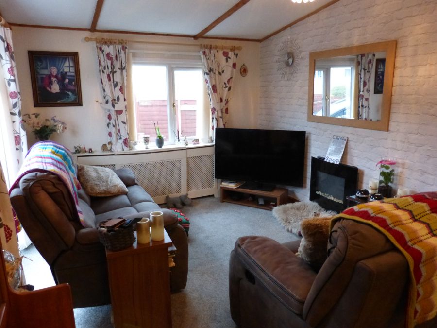 Property photo 2 of 15 Lounge