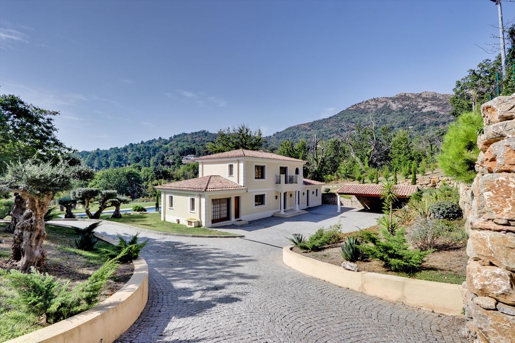Property photo 1 of 17 Villa For Sale In Th