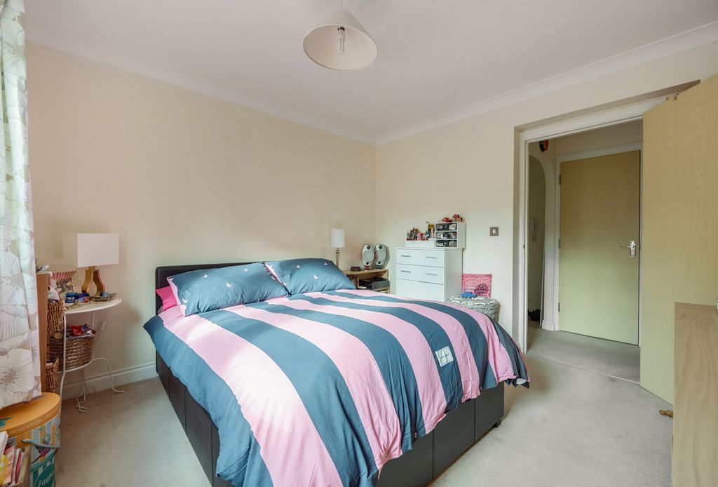 Property photo 3 of 13 1353828-16-68d2Bb...
